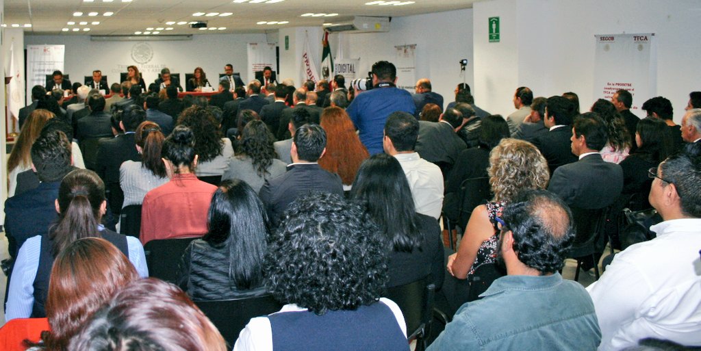 Por su contribución al derecho mexicano e internacional, a través de su libro <a href="/bogadoDigital/">Abogado Digital (Jaime Limón)</a>, felicito al Maestro Jaime Alberto Díaz Limón, obra en la que aborda temas poco explotados en nuestro sistema legal