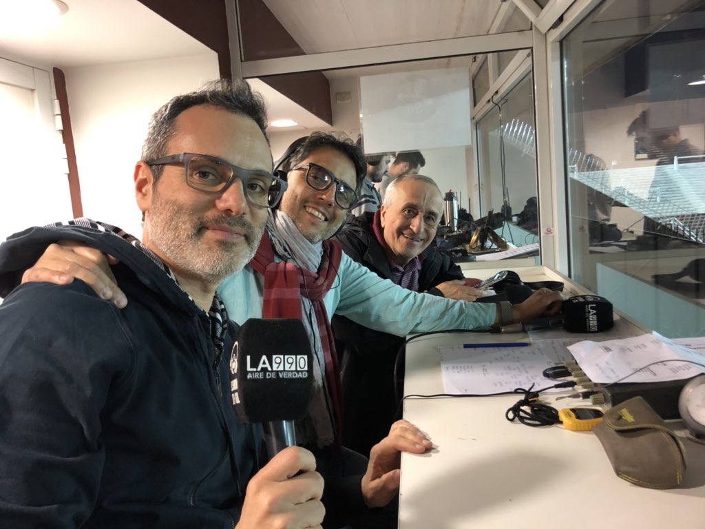 munecoperazzo's tweet photo. La cabina del Sur... #River #GodoyCruz #CopaArgentina junto a @javitabares @laregina02 #TransmitimosTodo con #SonidoAFutbol 🎤🎧⚽️📻 https://t.co/ItJ9POadJF