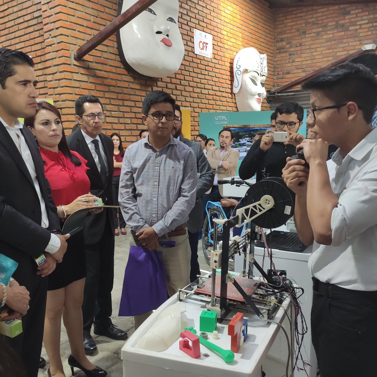 prendho's tweet photo. Ministro de @FinanzasEc, @RichardM_A conoció varios emprendimientos incubados en @prendho - @utpl que formaron parte de la Feria de #EmprendimientosLojanos en la Corporación de Ferias.
#QuinoaFit #PascalTech #SisiIOT #Tachapir3D #Sayu https://t.co/Ul6XqS7NyL
