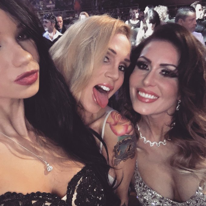 I LOVE YOU! You breathe the same air as me! RIP #broken https://t.co/37r5UcGvpR<a href="/tag/broken"class="tags"><span>#broken</span></a>