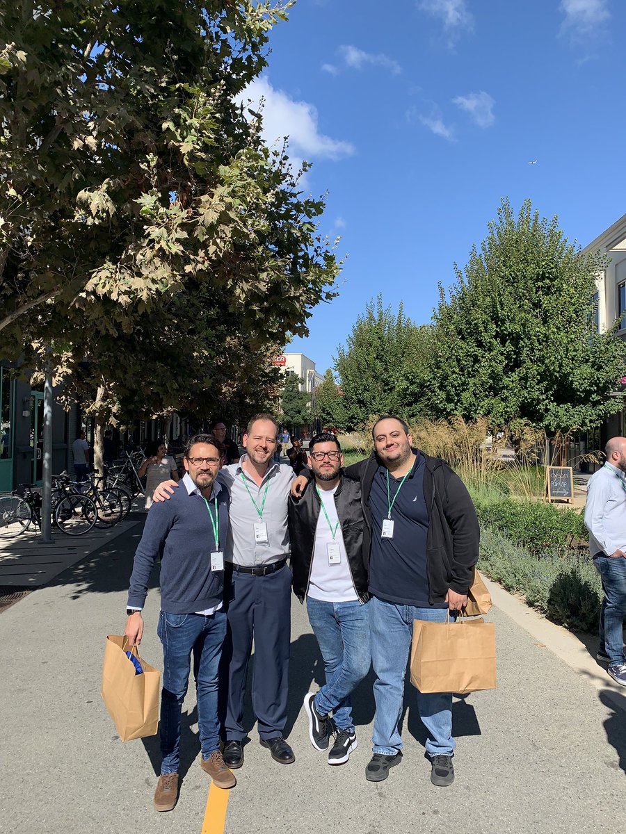 frankastorga's tweet photo. El equipo de Coppel Visitando los HQ de @facebook con algo grande entre manos ! https://t.co/x1lJ0vPPVK