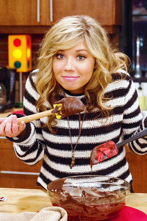_kCarly_'s tweet photo. The equally talented and beautiful @jennettemccurdy as the butter sock waving bad bitch Sam Puckett https://t.co/u3ScffTCxi
