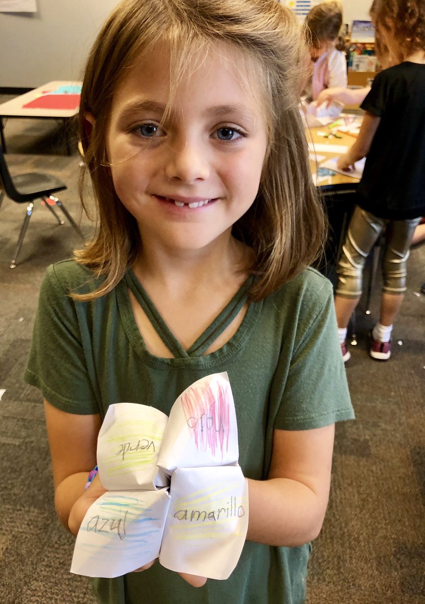 Second graders from Mrs. Nulph’s class made Fortune Tellers with “los colores” (the colors in Spanish) during #CollaborationTime at Hoosier Road. <a href="/HRErockets/">Hoosier Road Elem</a>🚀 <a href="/cnulph_2/">Callie Nulph</a>