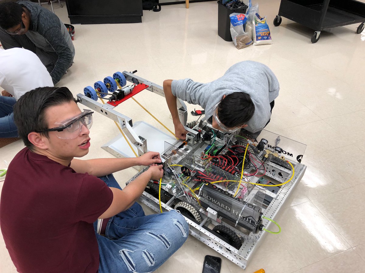 botcats3653's tweet image. Taught our newcomers about how to get that moneyy! Grants are a very important part of any teams finance. #Robotics #roboticseducationcentre #roboticsproject #roboticsconference #roboticsclub #roboticsgirlsrock #robotics #roboticsindonesia #roboticstechnology #roboticsschool