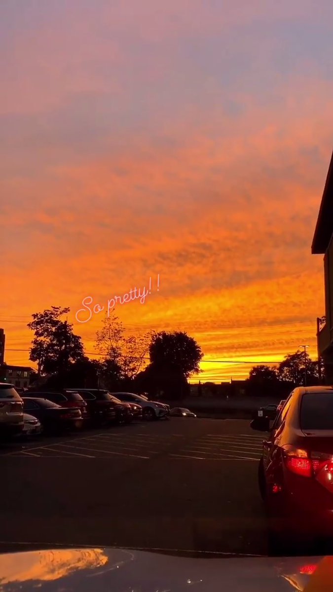 adrienegotitall's tweet photo. Just that type of night in the suburbs w momma https://t.co/LvR7iy9Wir