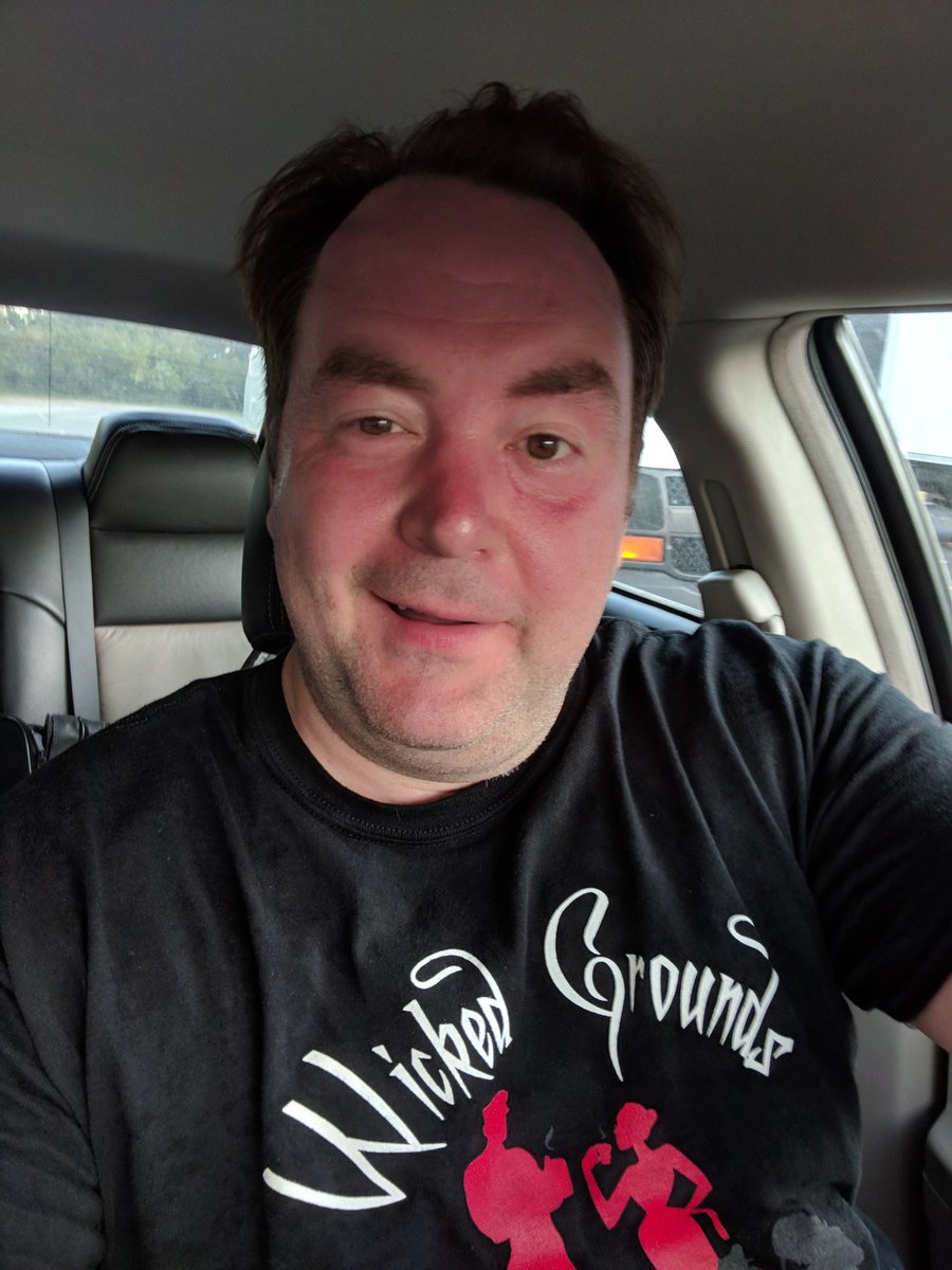 DrLectr's tweet photo. #wickedgrounds post workout selfie. Dropping those kinky crumbs. https://t.co/T71ZrnF9Ih