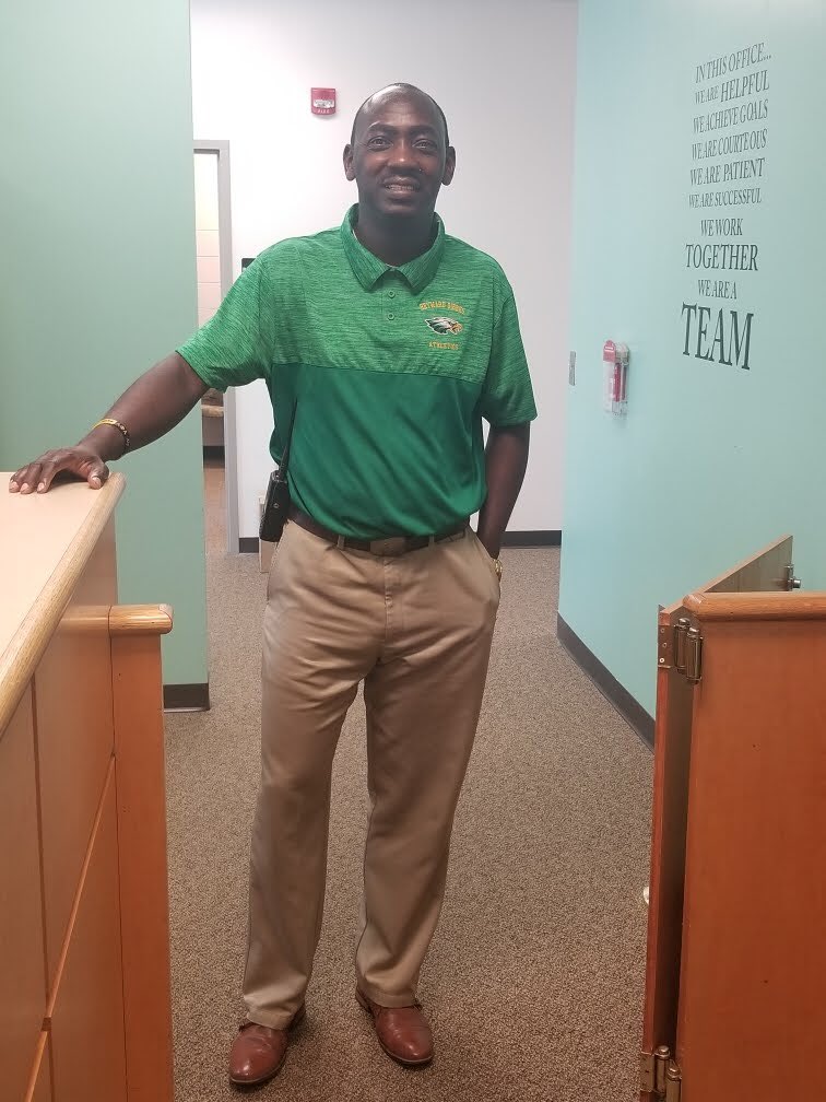 heyward_gibbes's tweet photo. We have spirit, yes we do. We have spirit, how about you? #PrincipalWebb #Yellowbow https://t.co/MlURRhm9I4