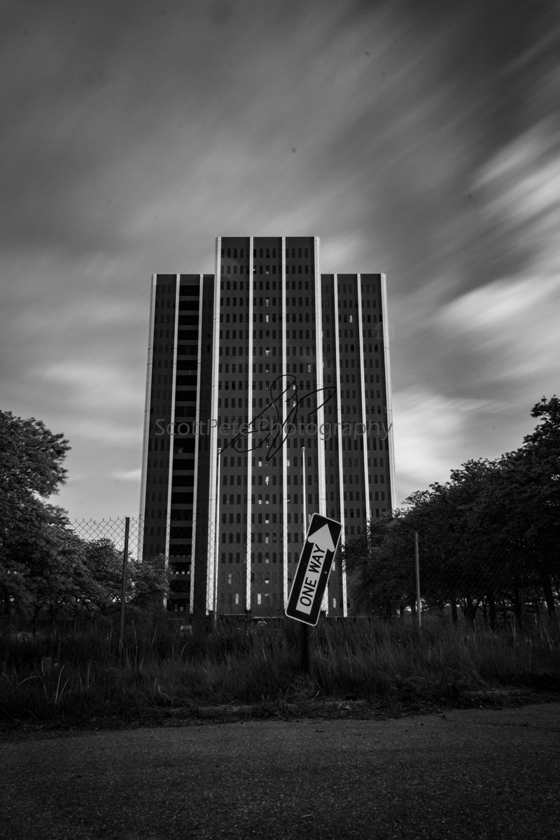 Scottpetephoto's tweet photo. #photography #PhotographyIsArt #photographer #LehighValley #Pennsylvania #MartinTower #dramatic https://t.co/8XwkpOon70
