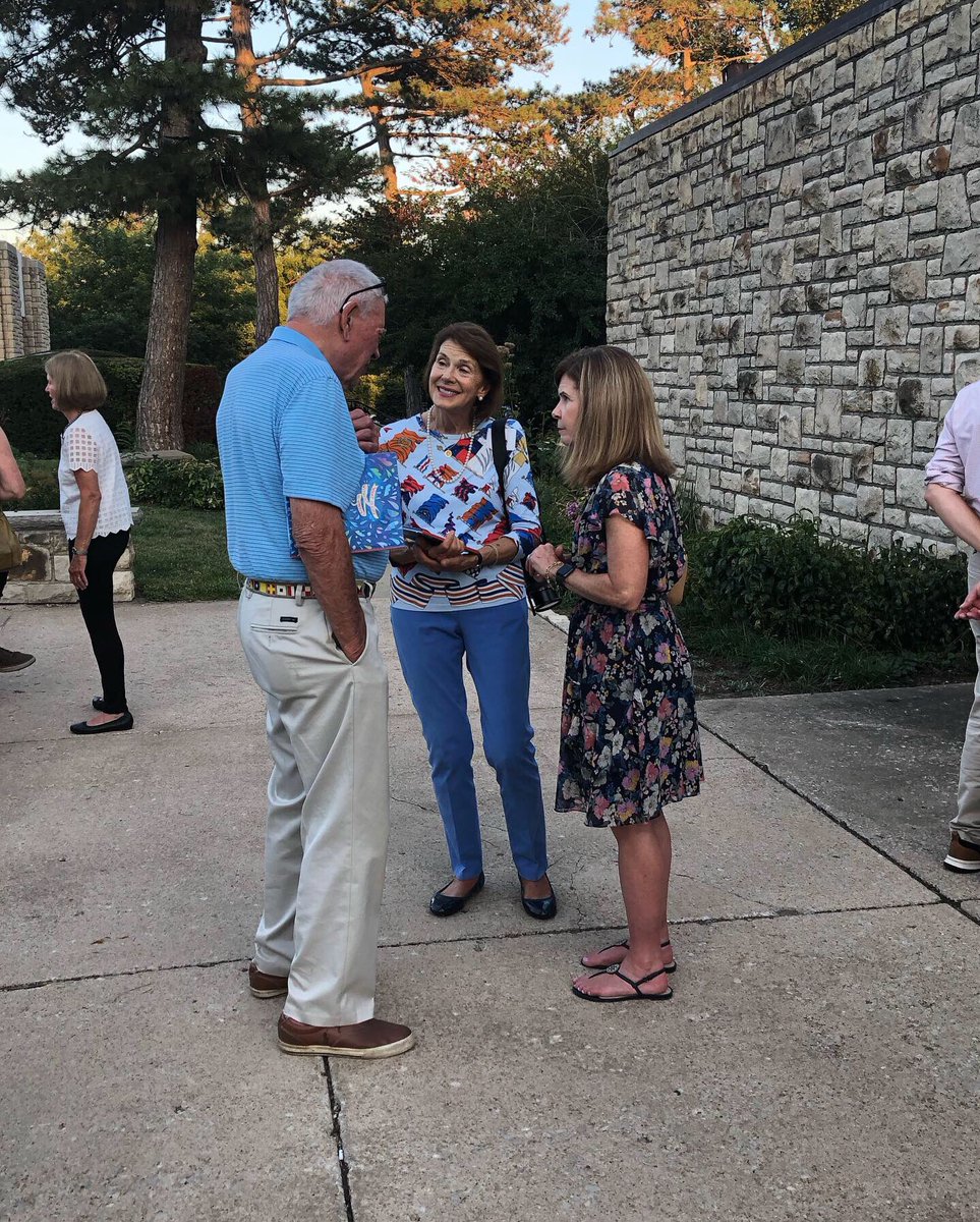 PlanItNative's tweet photo. We’re having a wonderful evening at our happy hour! Thank you to @boulevard_beer for sponsoring our event. 🍻 We can’t wait for tomorrow! #planitnative19 https://t.co/SoXBNMUBbq