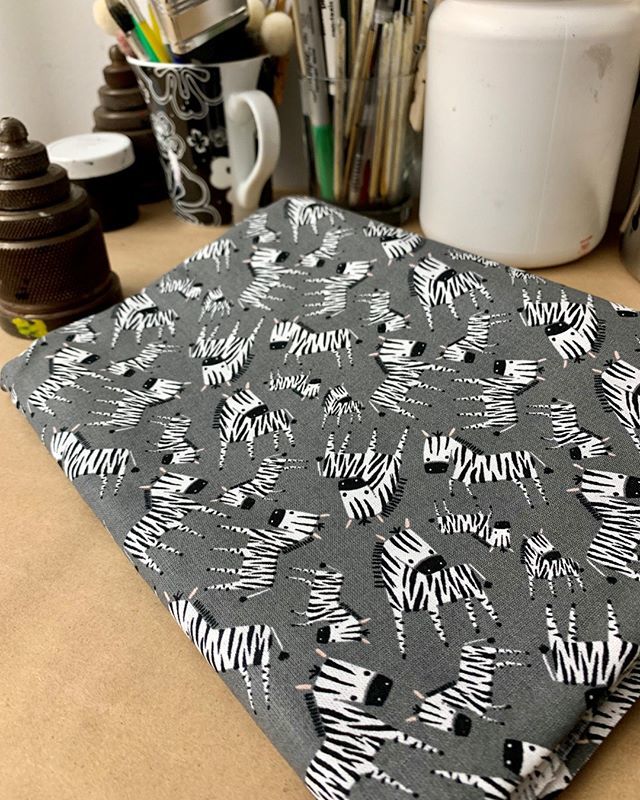 monloubier's tweet photo. Les p'tits zèbres ! À l'atelier, on a craqué pour leurs binettes ! Et vous ? Avec quel cuir l'agenceriez-vous ? 
Doublure disponible en quantité limitée, faites vite !
.
.
.
#achatlocal #faitauquebec #cuir #produitpersonnalisé #monloubier #nouveauté https://t.co/NuWcSjYfhK https://t.co/LyQKmvebBb