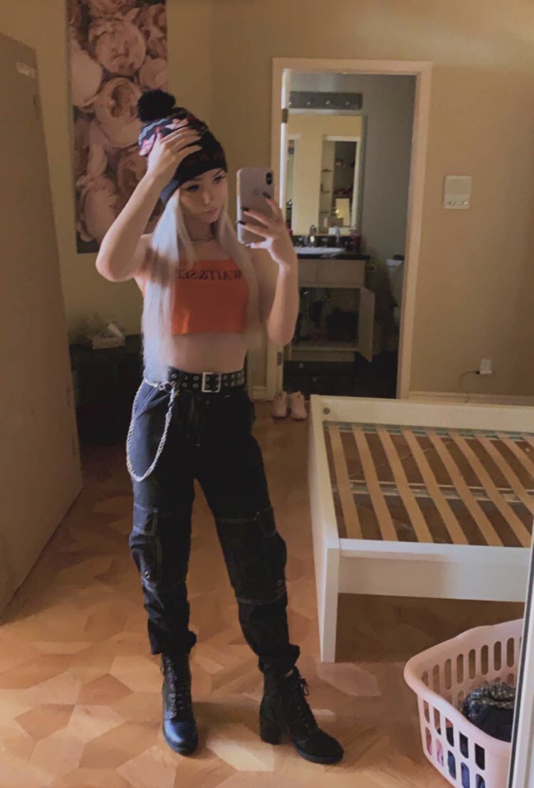 Zoe.laverne tweet media