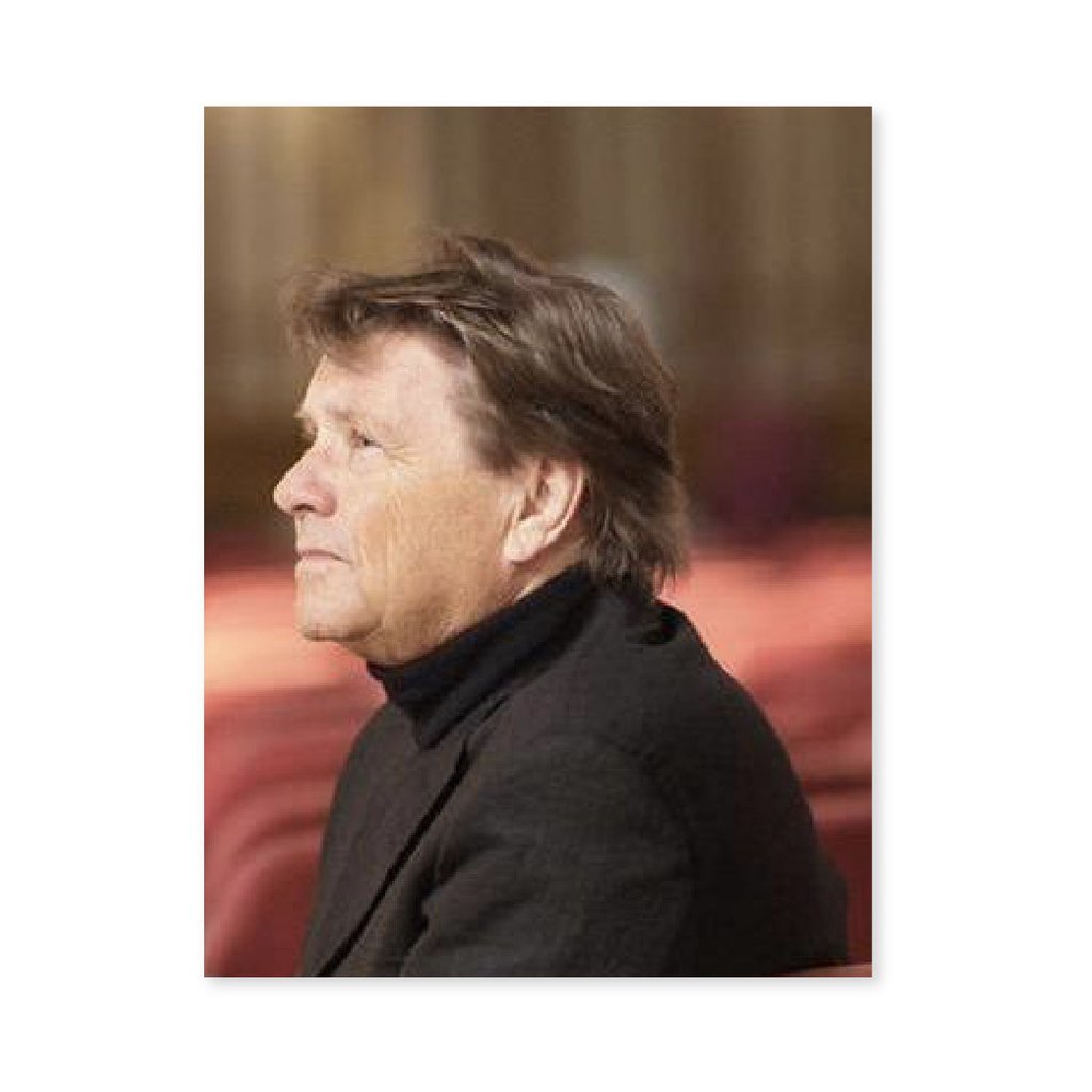 Klaas Jan Mulder was een Nederlands organist, pianist en dirigent. Aan de Zwolse Muziekschool kreeg hij orgel- en pianoles en tijdens de kerkdiensten van zijn vader, ds. J.O. Mulder, een predikant in Hattem, verzorgde de jonge Mulder vanaf zijn veertiende jaar het orgelspel.