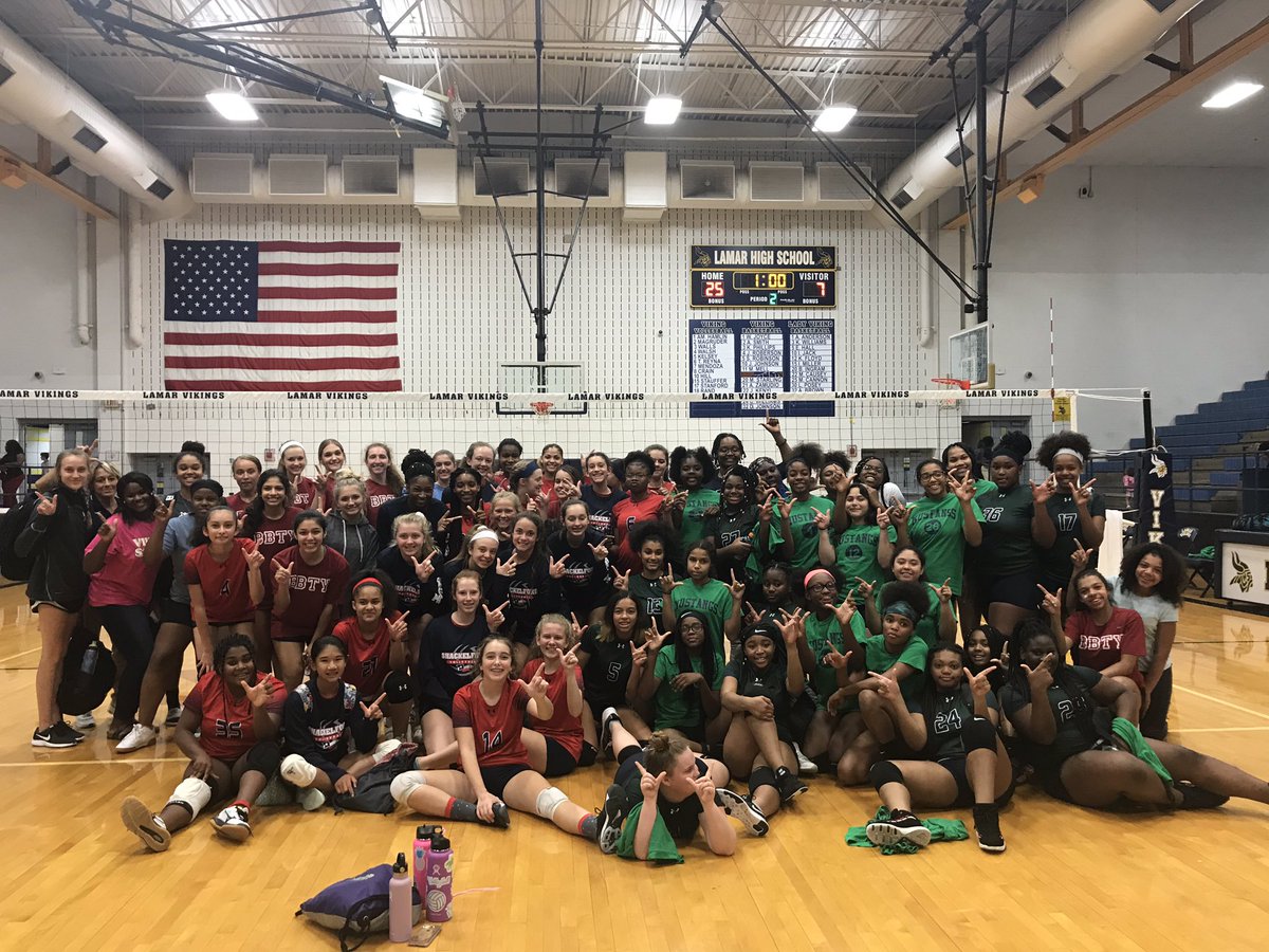 hdw5707's tweet image. One team, One Dream! #LHSVB