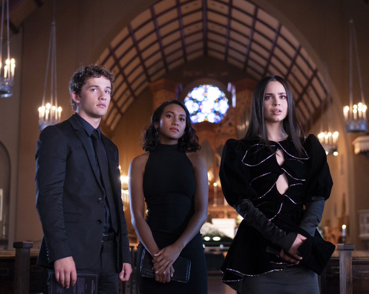 PLLonMax's tweet image. It's not PLL, unless there's a funeral. #PLLThePerfectionists