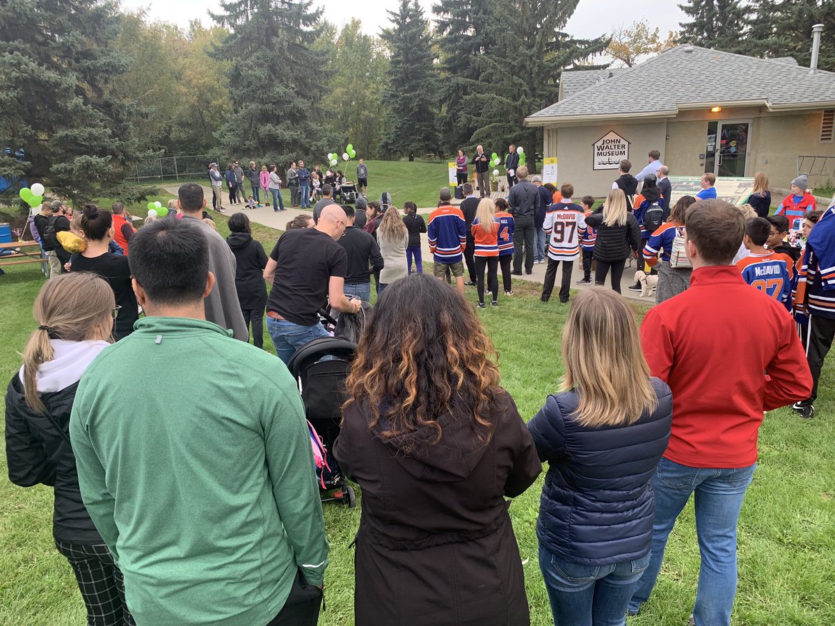 JimCLKrysko's tweet photo. @cnib_ABNWT #cnibnightsteps A few pictures and a few speeches... soon they will be on their way with Night Steps 2019! @AccessibleMedia #nightsteps #cnib https://t.co/UpW3SzJ9MS
