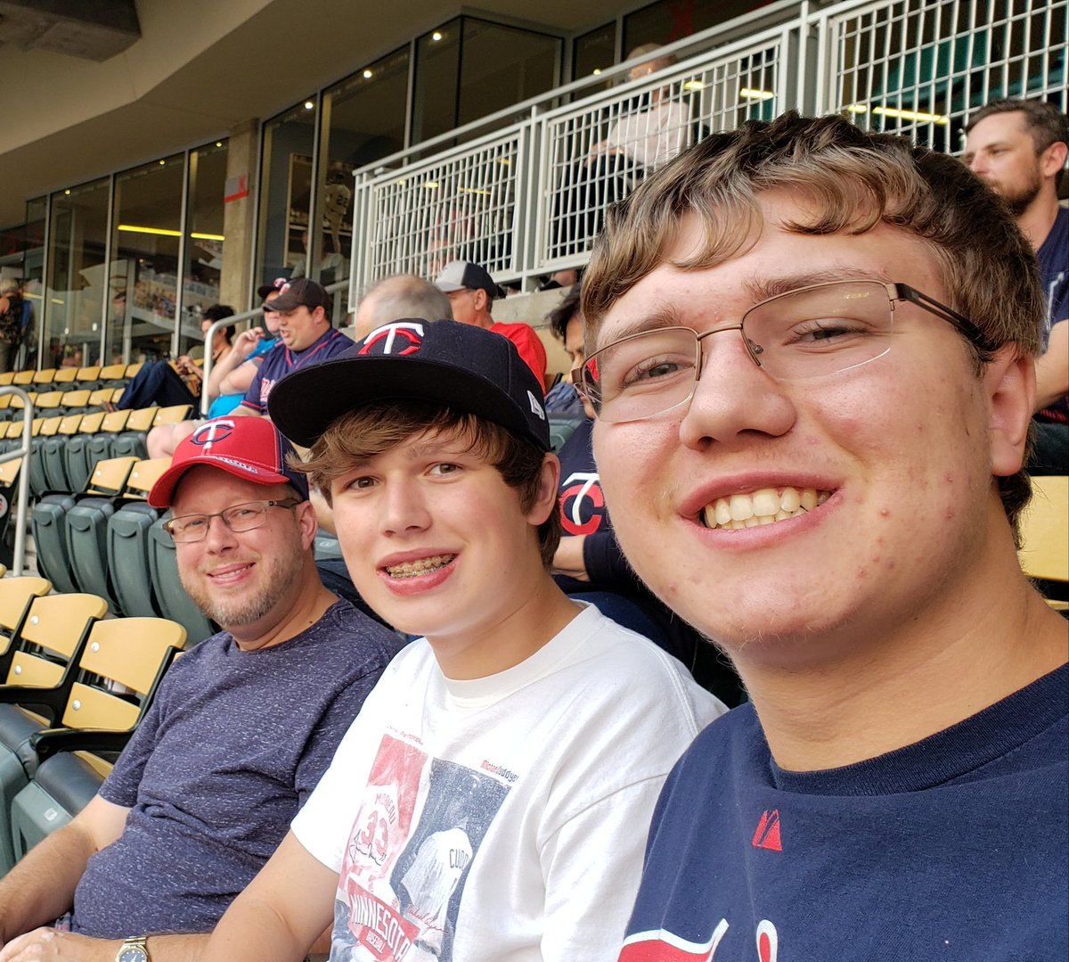 #TwinsPics Nice night for baseball with the fam