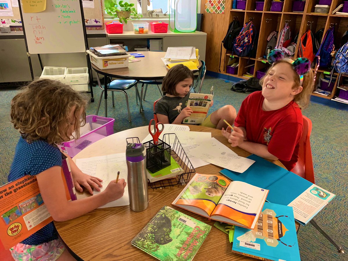 lee_heffernan's tweet photo. This crew gathering info about animals who live in groups for SURVIVAL. #IBPYP #inquiry #teamwork #whoWeAre #wellWELLwellUnit #communityWellness https://t.co/NFMXTHYyrC