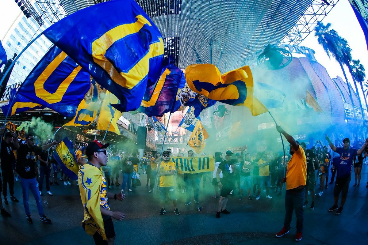 LIBRESYLOKOS's tweet photo. ¡La hinchada de @TigresOficial pone el ambiente en las calles de Las Vegas previo a la final, vamos por una copa más! https://t.co/DgmJpK6H5Z