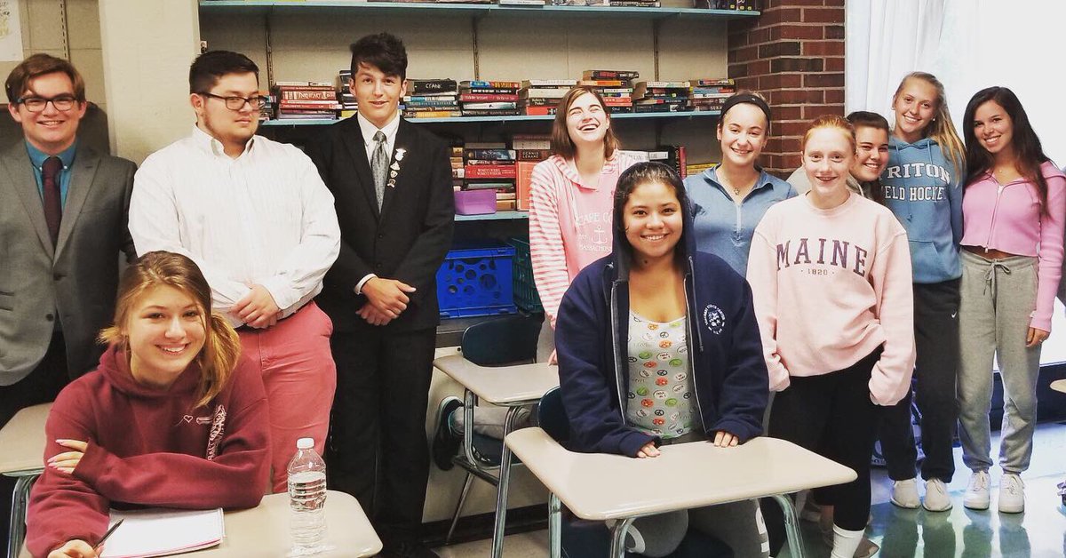 TritonHighSchl's tweet photo. The gender in literature class today was exploring how males and females dress in schools and traded typical conventions.  #genderstudies #questionstereotypes #tritonvikings https://t.co/VPAqokSJmn