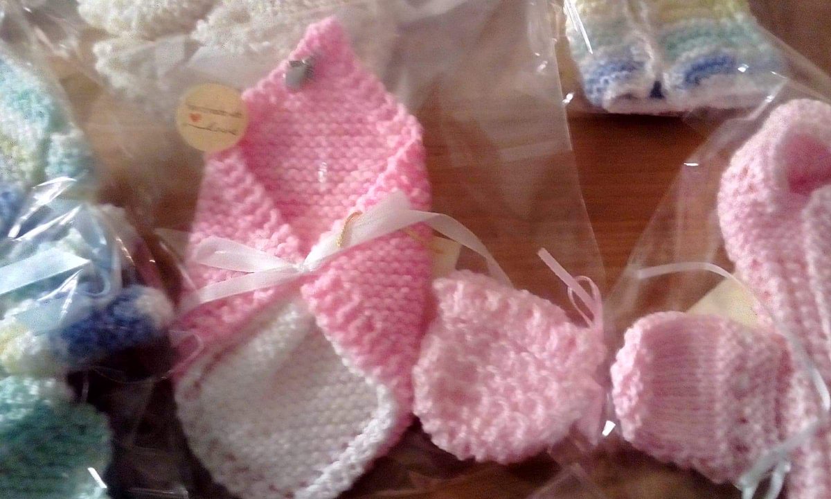 HandmadeBabies's tweet photo. Stunning, just beautiful range of colours used for #foreverwraps #earlyloss #everylifematers thank you to the beautiful Sheila Ross. Wrapoed abd sealed with ๐ https://t.co/vPN0dYunGp