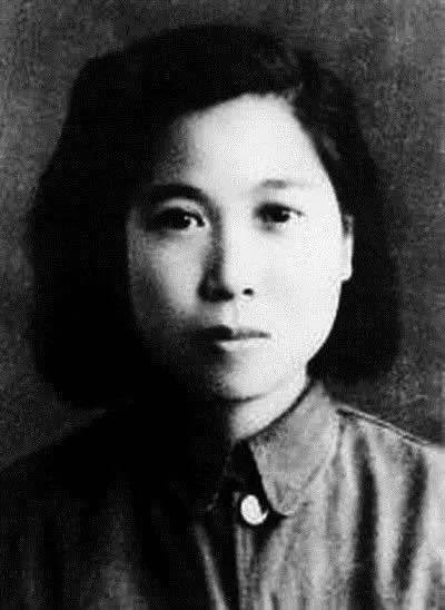 East River Column was made into Cantonese Column of PLA in Shandong province in 1947 during Chinese Civil War. 方蘭 worked Hong Kong underground til 1948. This photo was taken in 1950 Guangzhou when she was 29. She lived til 1998, saw the handover of Hong Kong from UK to China