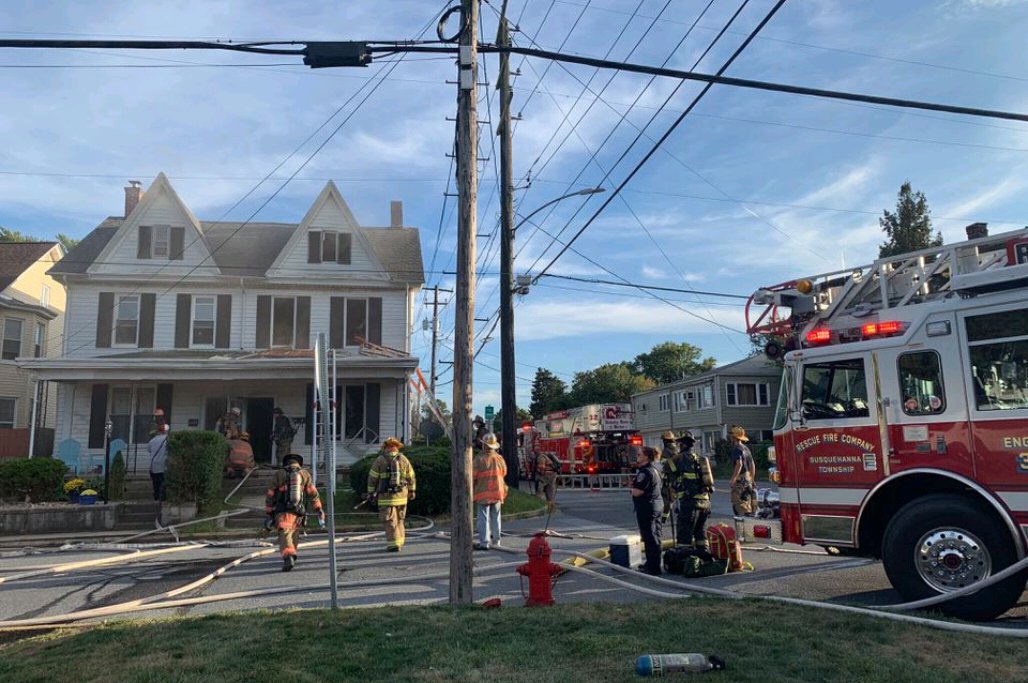 HbgCaptain's tweet photo. Great job by @hbgfire #Ladder2 arriving 2nd on scene and assisting our great partners in #SusquehannaTwp containing the #fire #Aplatoon working A multi-residence home was damaged on Wednesday when a fire broke out in a first floor ap...
https://t.co/Xxqt2UEDng https://t.co/G6NqE3zbPl