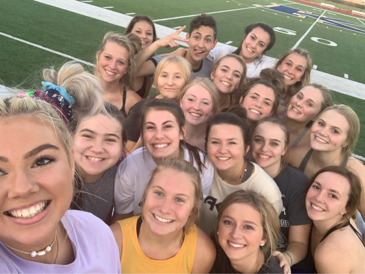 HAPPY WEDNESDAY! We hope you have a great rest of your week💙💛#bekind #hocoweek