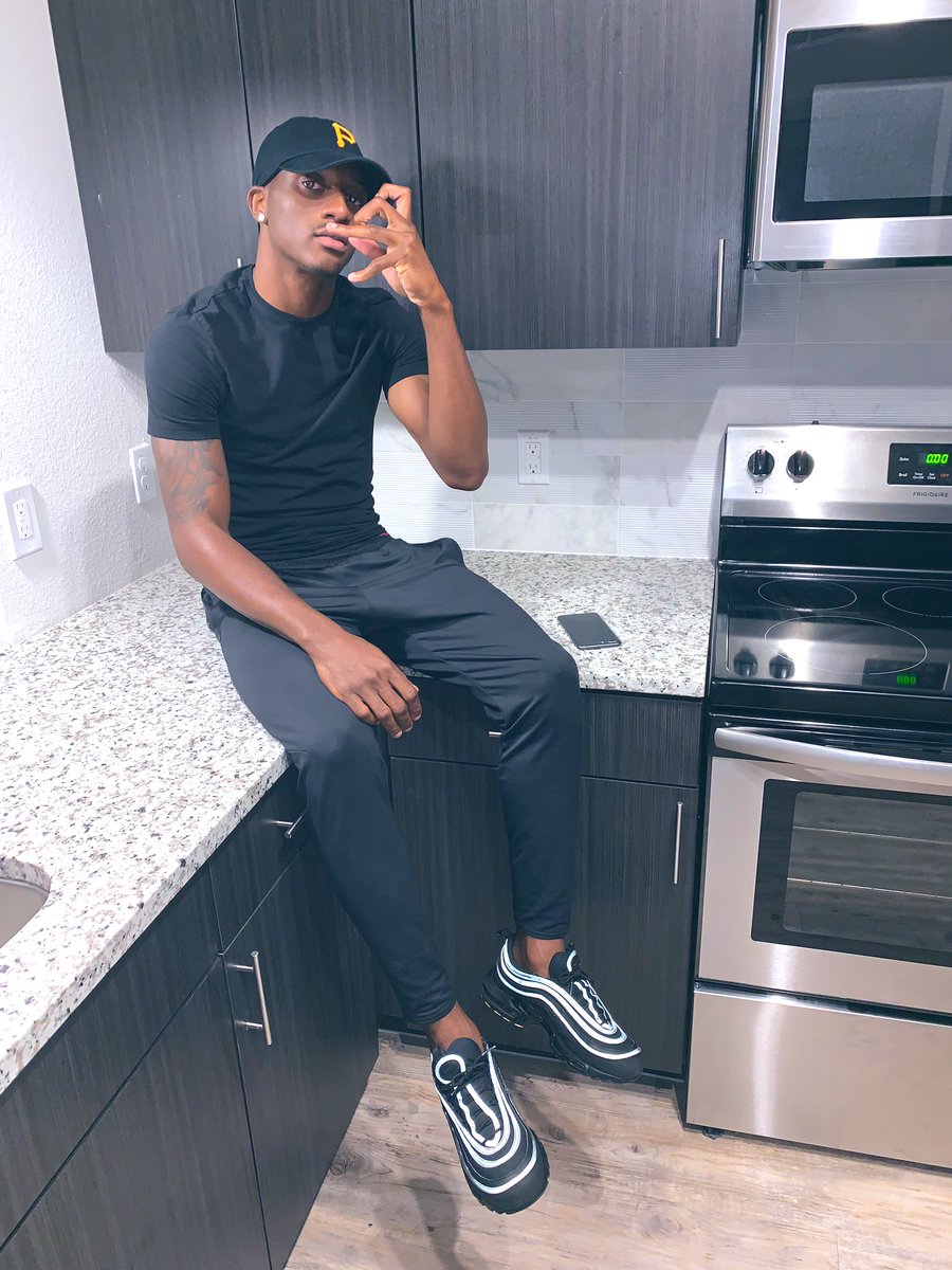 joejack_8's tweet image. Was taught to play for keeps but never keep it for myself , real recognize real and all I see is myself 💰💙 #LLJ #YFN4L 🕊💔