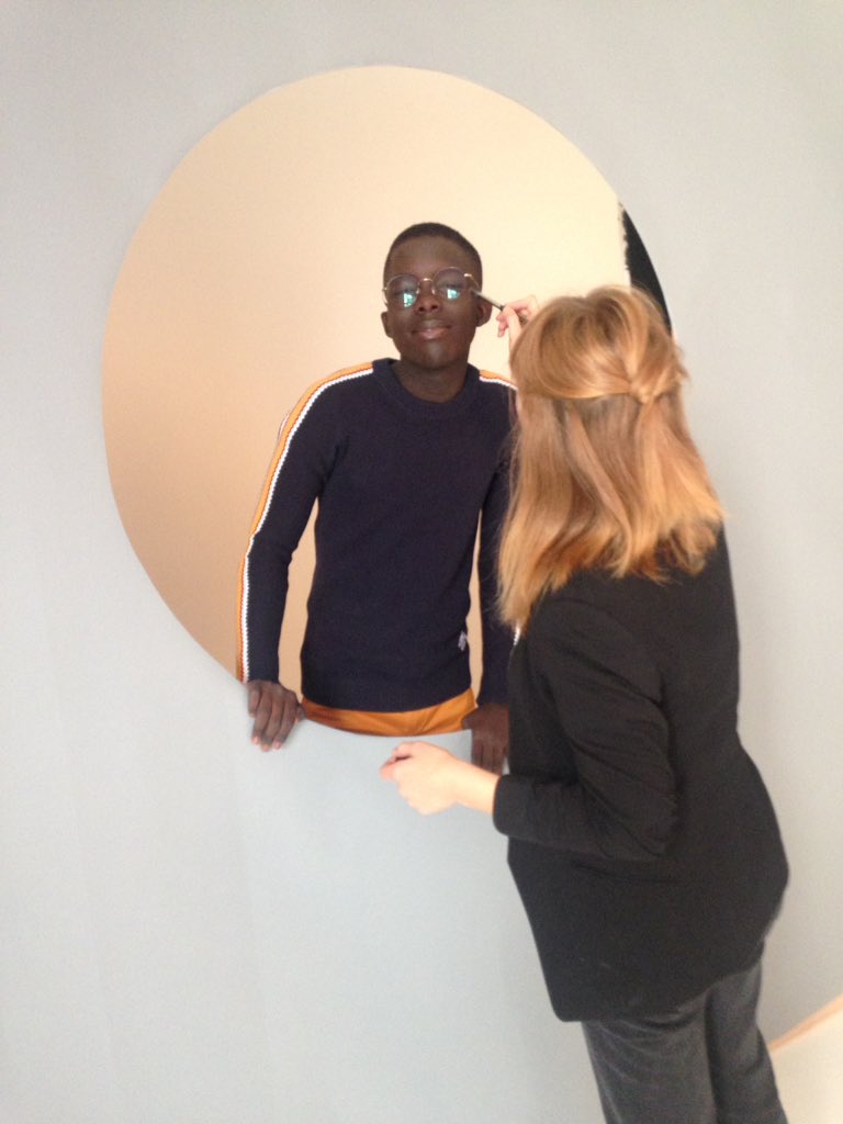 AlmendraEmmanu1's tweet photo. Aujourd'hui parenthèse pour 5 de nos étudiants qui se prêtent au jeu du #shooting photo ! Objectif : concevoir une série de visuel pour la campagne de com 2019-2020, avec @campuscom #CPEinside https://t.co/1aLLdjBW2a