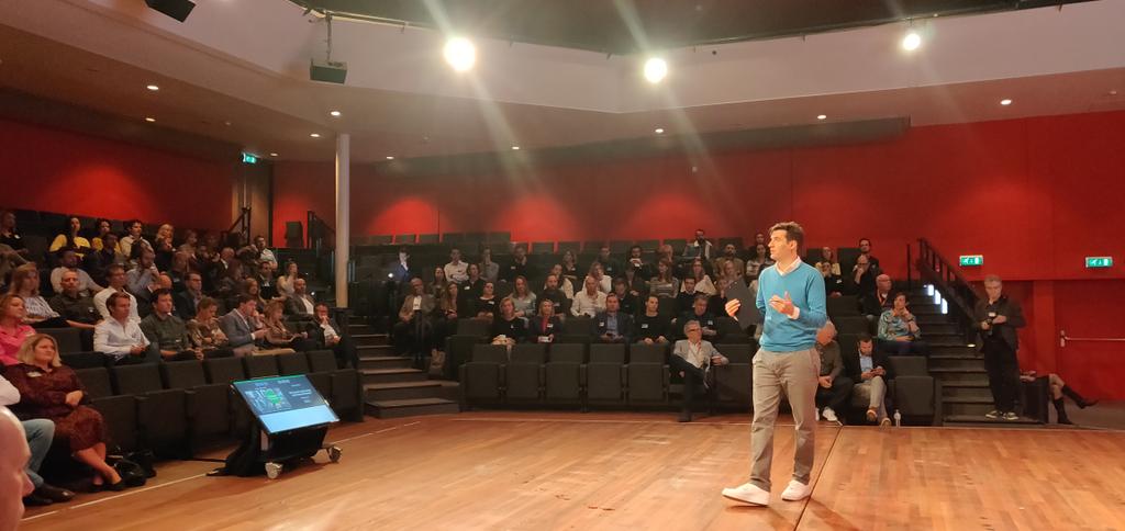 #cxin1day Lets go! Een super programma, dus grote verwachtingen. Welke tips en inspiratie gaan het verschil maken? #CX #marketing #UserExperience