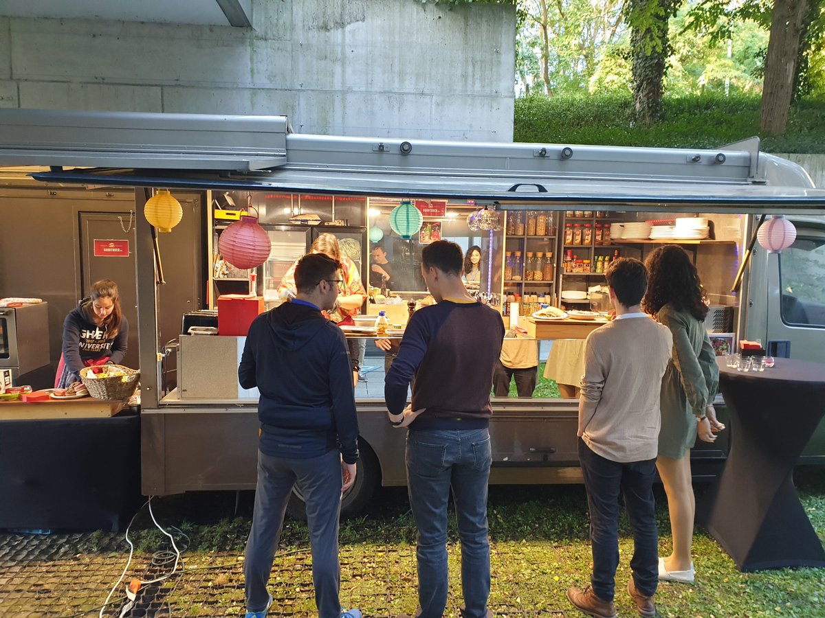 MEDIAGENIX_TV's tweet photo. mmm... all the perks of Car Free Day. Nice breakfast for everyone coming to work in an ecofriendly way, and starting the day super relaxed. #goedopweg #WeekvdMobiliteit #CarFreeDay https://t.co/WL9iEfFAvw