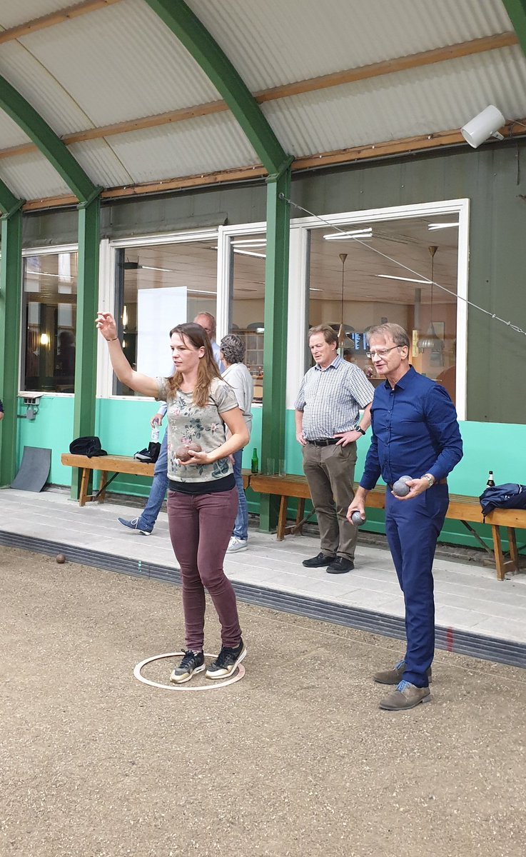 Na een sportcafé over e-sport, data en technologie met Diane Valkenburg lekker 'oldschool' een potje petanque spelen met politici en sportbesturen #tech #sport #data #folatre