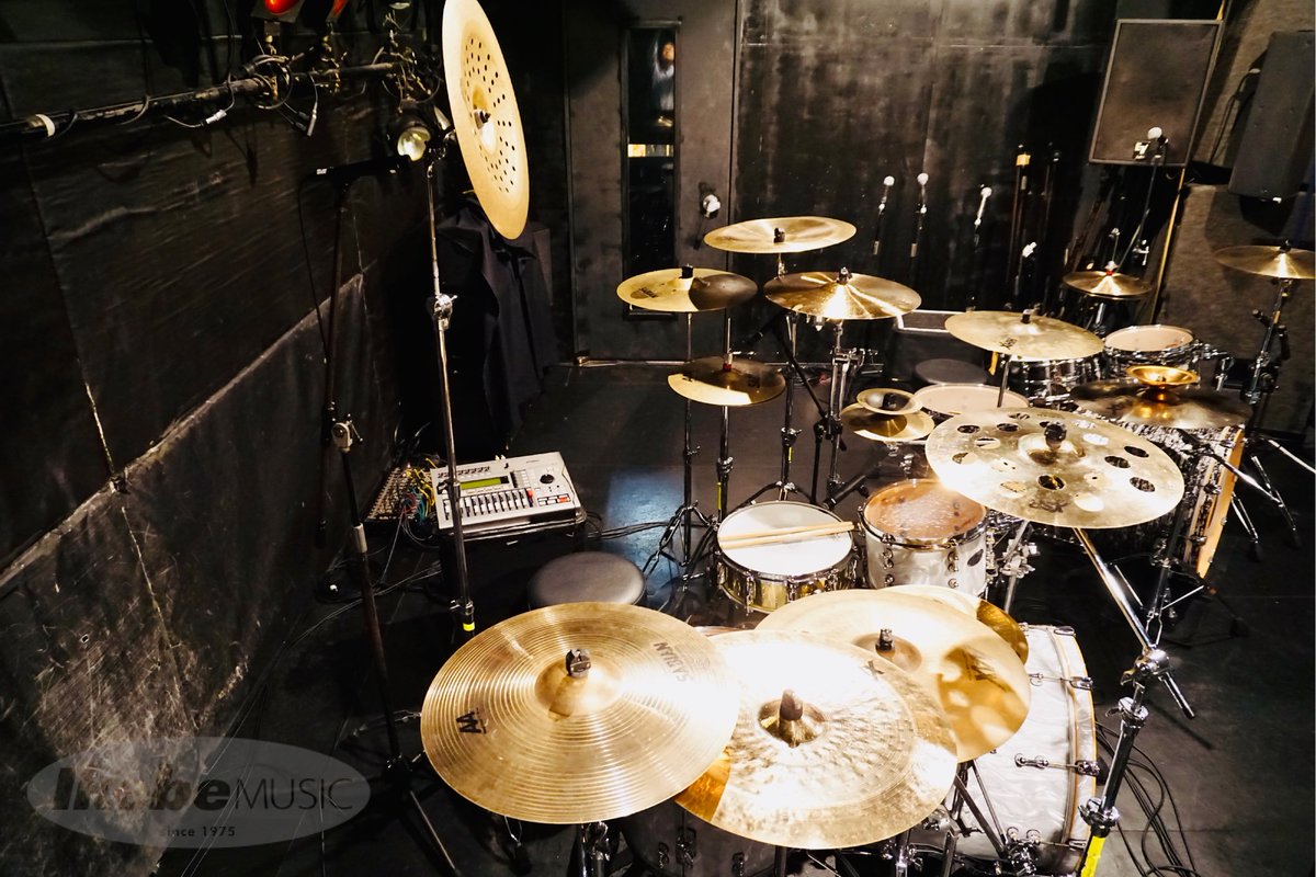 ドラムステーション渋谷 イケシブ Ikebe Shibuya 3fにて営業中 こちらはexileのatsushiさん率いるred Diamond Dogsのドラマーfuyuさんのセット クリス コールマンとのドラムバトルを繰り広げたクリニックで撮影したものです セットはtamaのstar