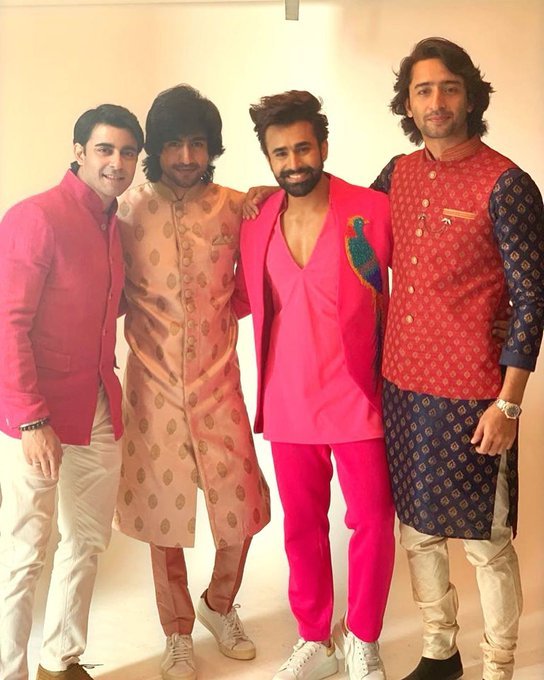 Pearl's insta post 😍💛

Four talented actor in one frame.
💜💜💛💛💚💚

@pearlvpuri @Shaheer_S @chopraharshad 
@RodeGautam 
#Bepanahpyaarr