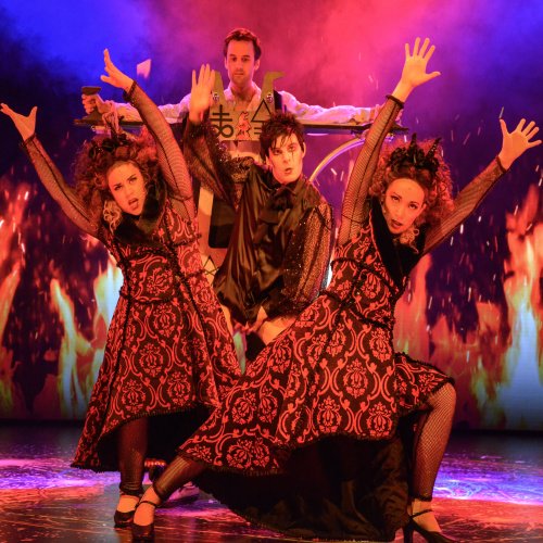 TheatreNewsWeb's tweet image. Theatre-News.com Magic Goes Wrong at VaudevilleTheatre reveal production images - #MagicGoesWrong @MagicGoesWrong #MischiefTheatre @MischiefComedy @MischiefTheatre #MischiefComedy #VaudevilleTheatre #NimaxTheatresLondon @nimaxtheatres #NimaxTheatres dlvr.it/RDQ9fC