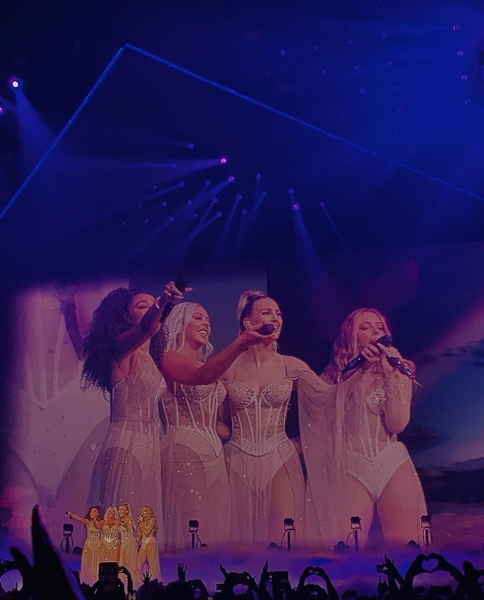 aliceesansonna's tweet photo. Forever in my heart 💕
@LittleMix #LM5TheTour #littlemixmilan #littlemix https://t.co/mjuuXxsjpB