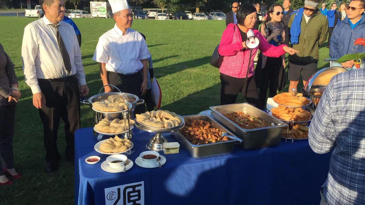 bmo_ubc's tweet photo. Team UBC celebrating end of summer with the new Vancouver Westside Richmond family. 
😁☀️🍔🌭���
#BMO #BMOVWR #BBQ #BMOUBC #EndofSummer https://t.co/7ouCRCrWxz