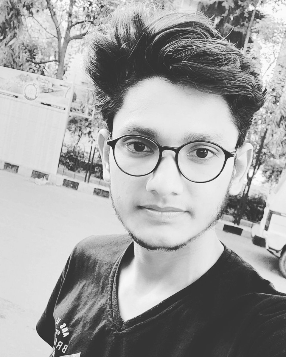 vpy143's tweet image. दिल की बातें धड़कन जाने है आँखे क्यों नम है मन जाने है
- #vpy