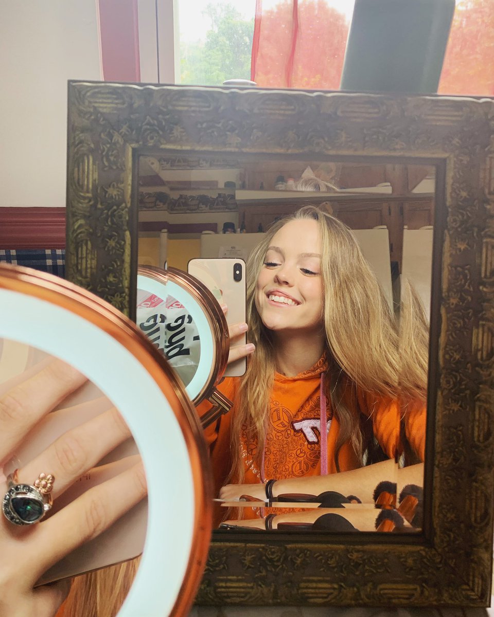 CarlyAllen12's tweet photo. Just to update you, I’m still always me https://t.co/PJmRgIxDZb