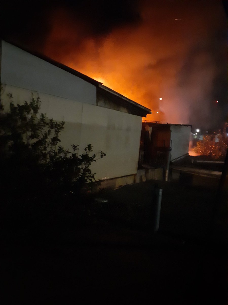 janithaalvarez's tweet photo. Grande bomberos llegaron a tiempo GRACIAS GRACIAS por fin todo apagado #SanFelipe https://t.co/3IwpwYM4tP