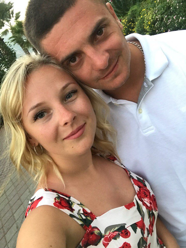 Olesya15433891's tweet photo. Жительница Владимирской области Алина Агалиева скончалась во время родов вечером 6 сентября.Медики около десяти часов пытались заставить девушку родить самостоятельно,не делали кесарево сечение.В итоге организм не выдержал и сердце Алины остановилось. https://t.co/690ycDs58J