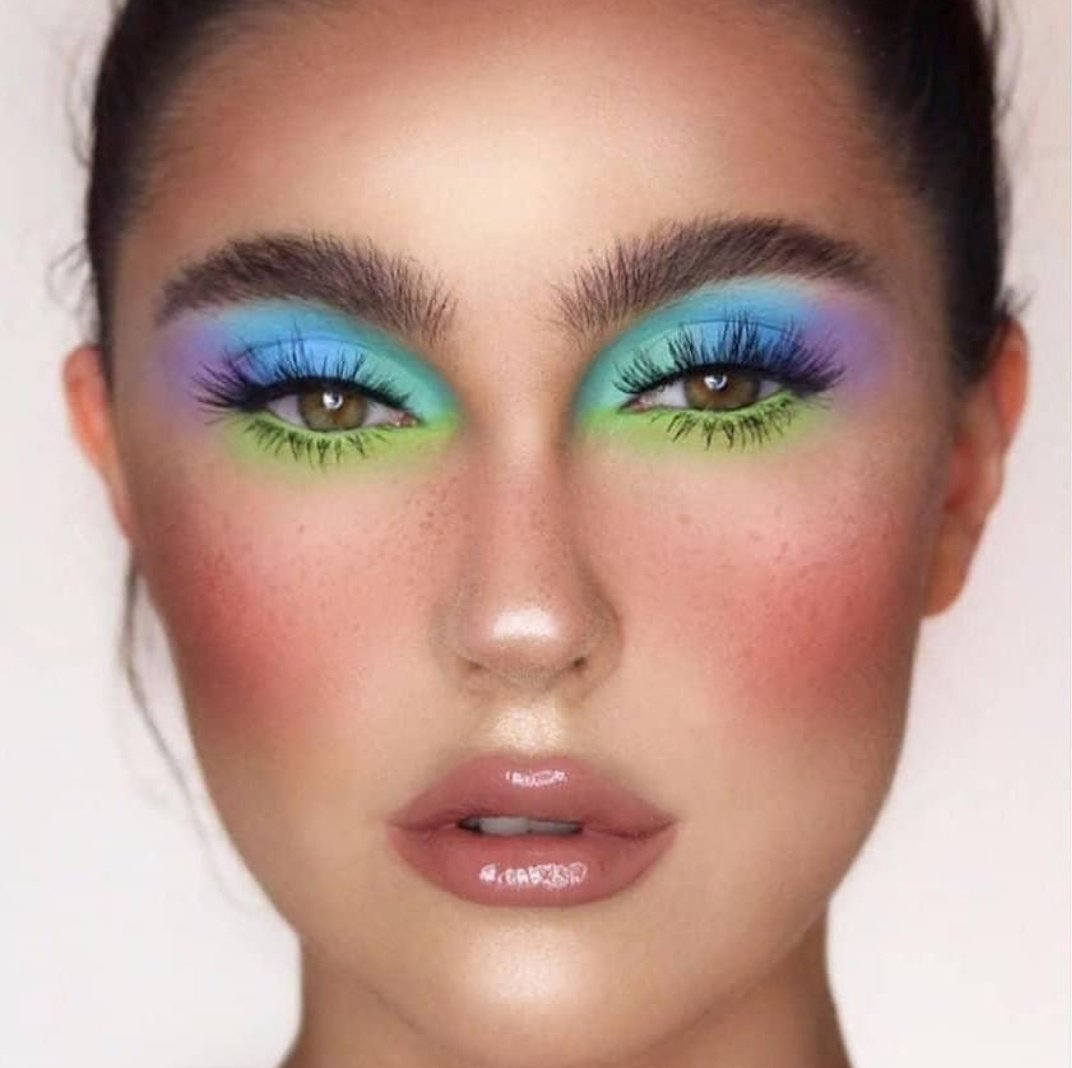 Omg... @Lisa_Eldridge is this not GORGEOUS?! I got this from @houseoflashes and I absolutely MUST see a tutorial on your YouTube channel for this PLEASE!!! 🤞😍😬💕 @davelackie @gossmakeupartis @Pixiwoos #lisaeldridgemakeup #mylisalook #houseoflashes #makeup #neonmakeup