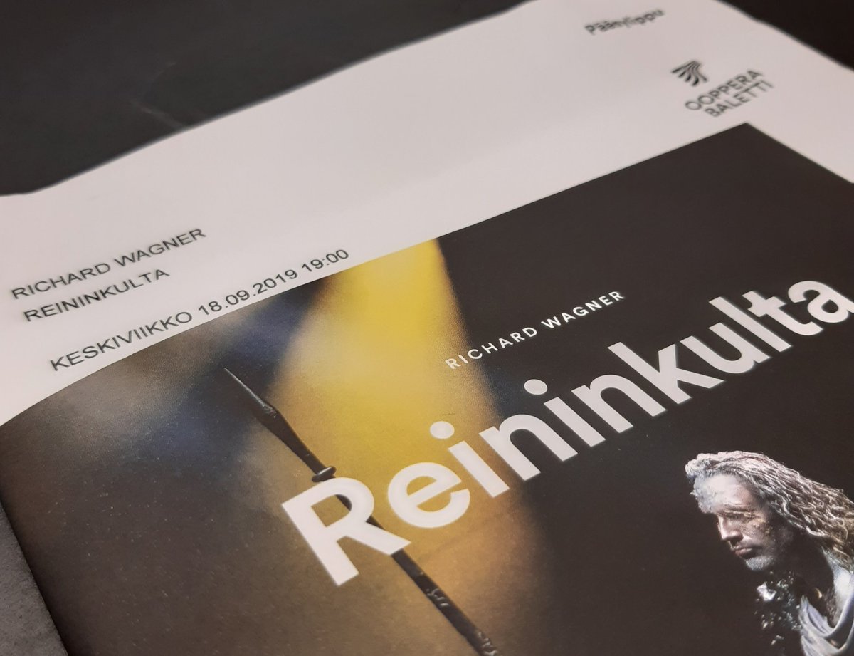 perheentupa's tweet photo. Reinintytärien kokonaisturvallisuus petti ja kulta vietiin. Wotan sentään kuunteli Turvallisuuskomitean (Erda) suositusta. Ei taida sekään tosin pelastaa. Hieno esitys! #Reininkulta Kiitos #FNORing #ooppera #kokonaisturvallisuuslasit #turpo #kulttuuri https://t.co/fLhfp2lAWP
