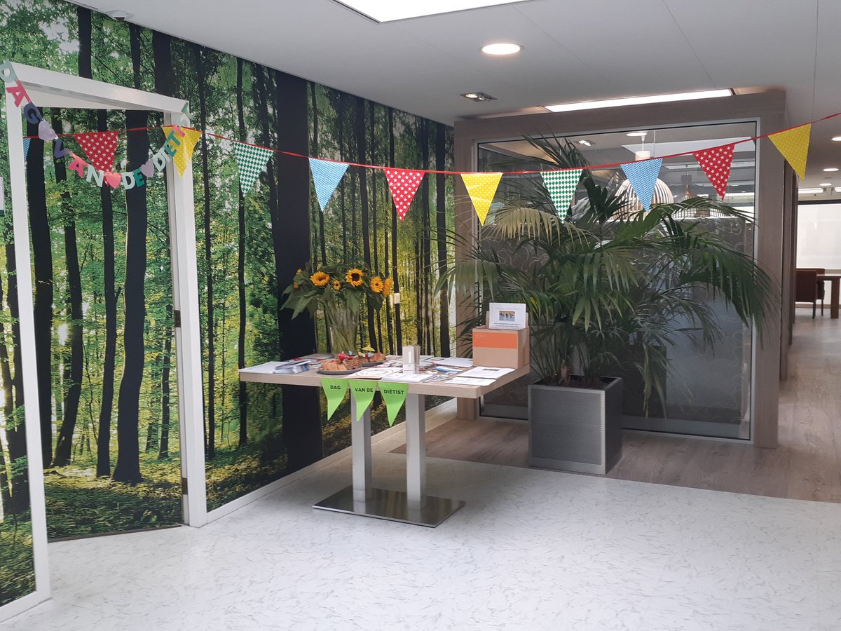 JolandaRegout's tweet photo. Het feest is begonnen. Eerste collega's zijn al geweest. #dagvandedietist https://t.co/pbKUCMJE9h