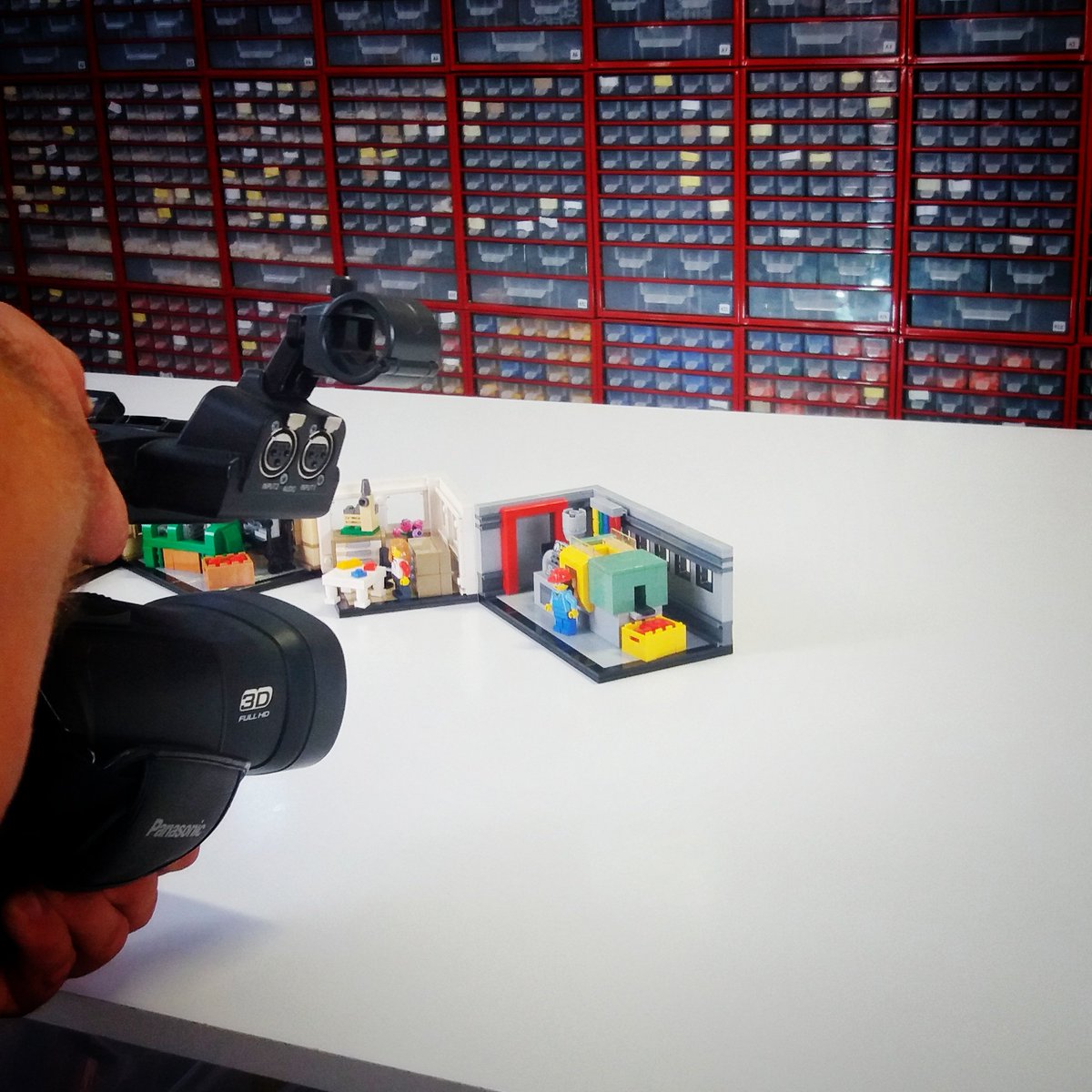 BrickJonas_HU's tweet image. I signed my own LEGO set yesterday for the first time in my life, haha! It was a pretty epic moment. On top of that, a Hungarian LEGO fan made an interview with me! 📹 😎 #LEGO #BrickLink #AFOLDesignerSets #AFOLDesignerProgram #AFOL #interview #YouTube