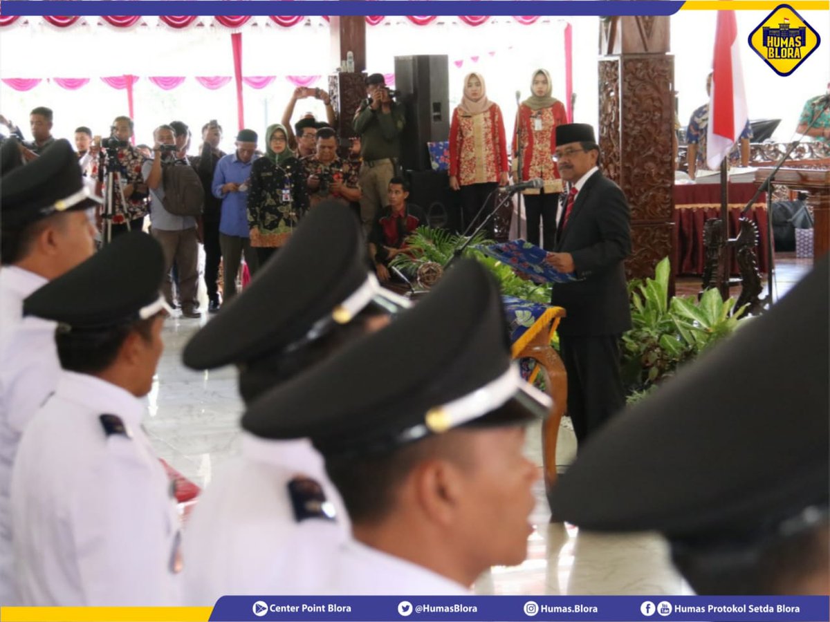 ProkompimBlora's tweet photo. “Selamat para Kades yang telah dilantik. Tugas berat sudah menanti, segera laksanakan sertijab dengan baik. Ini saatnya bersatu membangun desa masing-masing. Secepatnya susun visi misi pembangunan desa, dan gunakan Dana Desa sebagaimana mestinya,” ucap Bupati.

#HumasBlora https://t.co/iYfQft4nNY