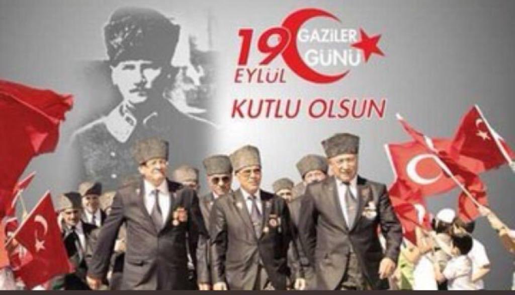 Bayrağı ve vatanı canlarından aziz bildiler.
“Ölürsek şehit, kalırsak gaziyiz” dediler.
#19Eylül Gaziler Gününde Gazi Mustafa Kemal Atatürk başta olmak üzere; Aziz Şehitlerimizi ve ebediyete intikal eden Kahraman Gazilerimizi rahmetle, minnetle anıyoruz.