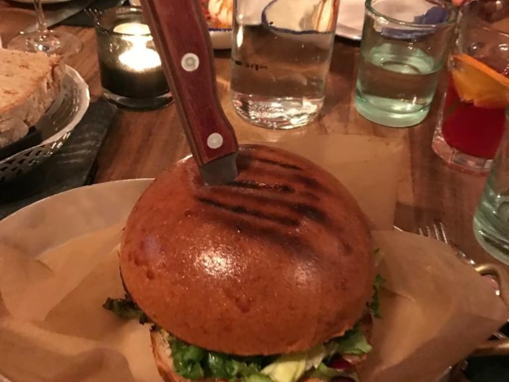 jeudis_ch's tweet photo. Les Jeudis ont fait sauter la banque un mercredi ! 💰⚡😋 C'était pour le dîner en "terrasse", justement au Bank ! 
#jeudis #jeudisfrancophones #francophones #Zürich #dîner #convivialité #bonnehumeur https://t.co/DWQfbfXWuW