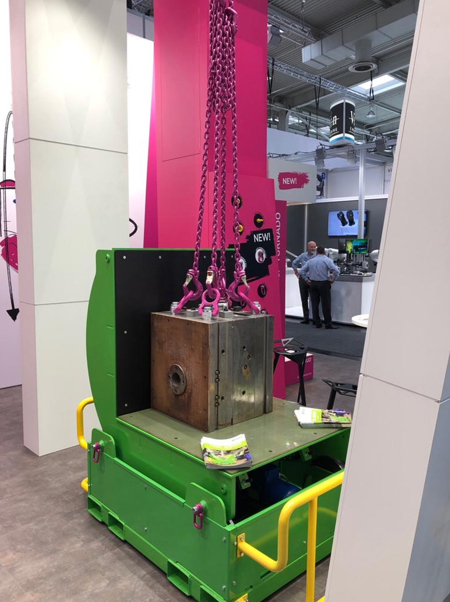 RUDKetten's tweet photo. Impressions from the @EMO_HANNOVER .
Visit us until the 21st of September in hall 6 at booth B46.
We are looking forward to your visit.
#RUD #EMO2019 #ACP #BlueID #ToolMover https://t.co/xBgd497e2j