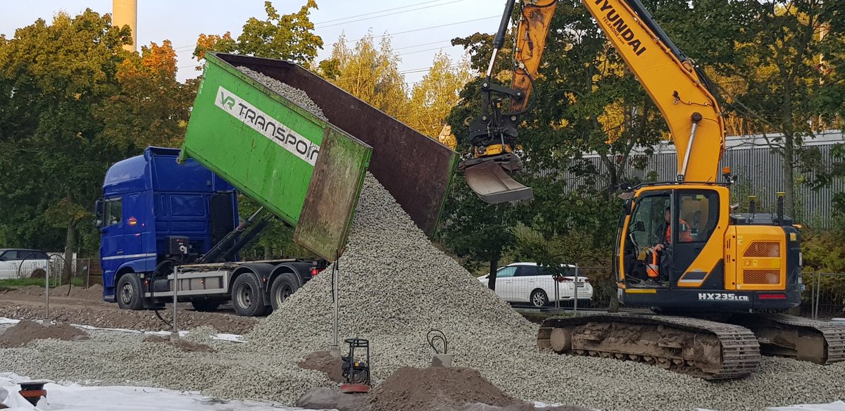 MPirttijarvi's tweet photo. Keveät ja kantavat rakenteet kierrätystavaralla. Vaahtolasi #foamit ja kierrätysbetoni #betoroc . Hyvä tulee! https://t.co/xHGle38NpG